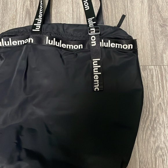 Lululemon the rest in written tote - Picture 2 of 6